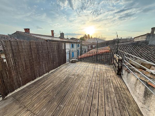 MAISON DE VILLAGE AVEC TERRASSE A BAGNOLES