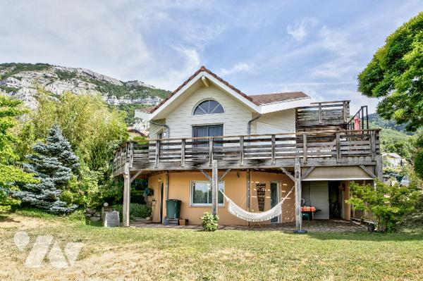 Collonges-sous-Salève : maison familiale  ossature bois de 180 m2 hab avec vue dégagée sur le Jura