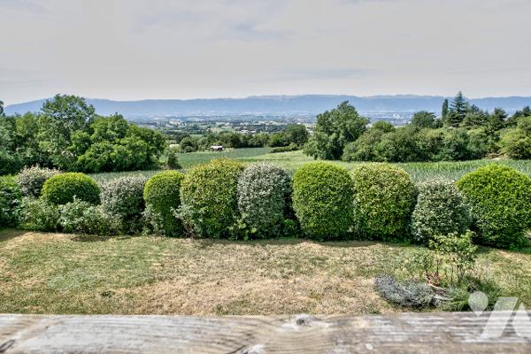 Collonges-sous-Salève : maison familiale  ossature bois de 180 m2 hab avec vue dégagée sur le Jura