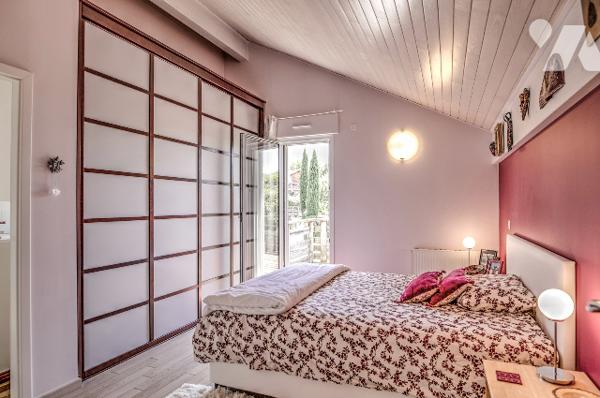 Collonges-sous-Salève : maison familiale  ossature bois de 180 m2 hab avec vue dégagée sur le Jura