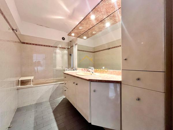 Salon-de-Provence (13300) Appartement de Type 3 avec terrasse, garage, parking et cave !