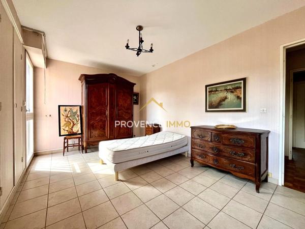 Salon-de-Provence (13300) Appartement de Type 3 avec terrasse, garage, parking et cave !