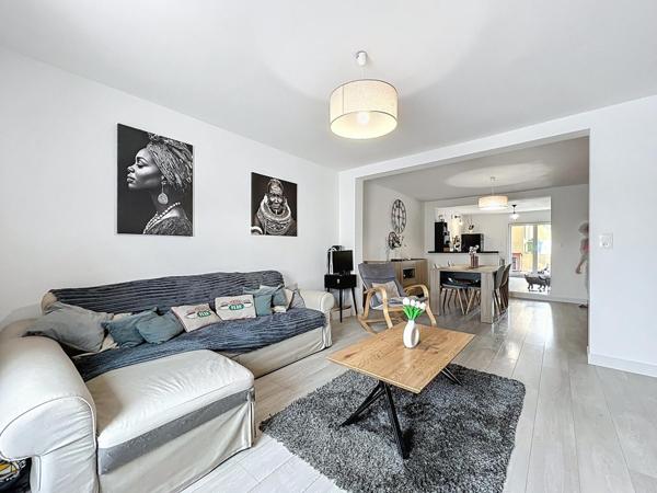 Maison lorraine entièrement rénovée, avec 3 chambres, bureau, combles aménagés, jardin