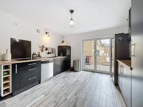 Maison lorraine entièrement rénovée, avec 3 chambres, bureau, combles aménagés, jardin