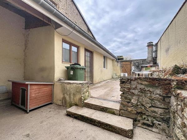 Maison lorraine entièrement rénovée, avec 3 chambres, bureau, combles aménagés, jardin