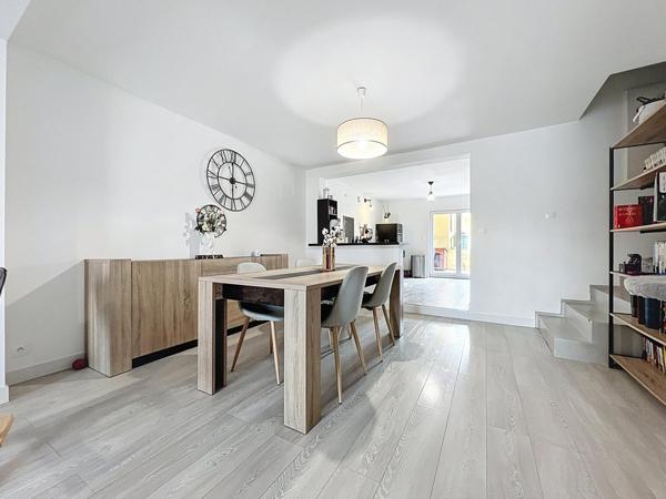 Maison lorraine entièrement rénovée, avec 3 chambres, bureau, combles aménagés, jardin