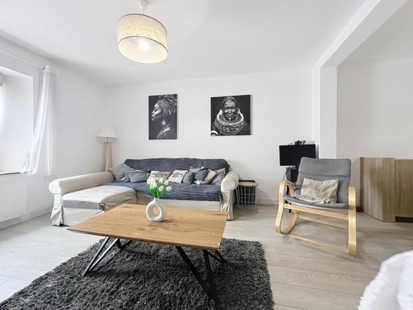 Maison lorraine entièrement rénovée, avec 3 chambres, bureau, combles aménagés, jardin