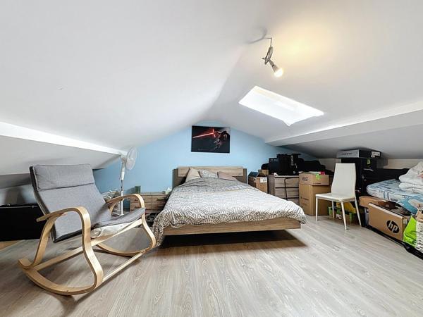 Maison lorraine entièrement rénovée, avec 3 chambres, bureau, combles aménagés, jardin