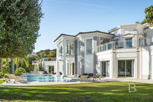 Cannes, superbe villa moderne avec piscine et vue panoramique