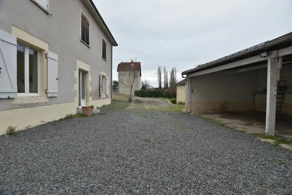Immeuble à vendre NEVERS (58), immeuble deux appartements T3 et T4, plain-pied, hors copropriété, terrain 579 m²