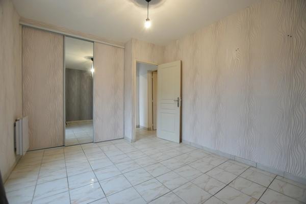 Immeuble à vendre NEVERS (58), immeuble deux appartements T3 et T4, plain-pied, hors copropriété, terrain 579 m²