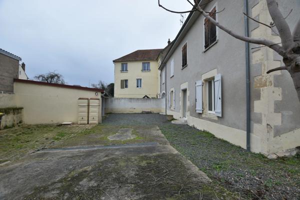 Immeuble à vendre NEVERS (58), immeuble deux appartements T3 et T4, plain-pied, hors copropriété, terrain 579 m²