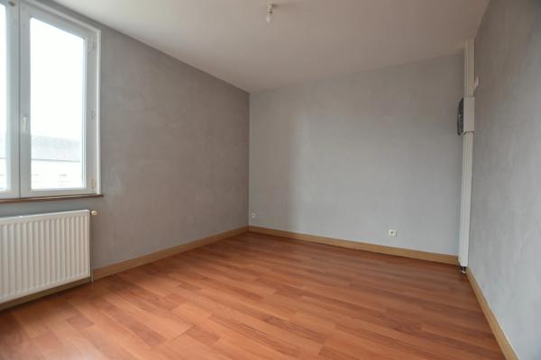 Immeuble à vendre NEVERS (58), immeuble deux appartements T3 et T4, plain-pied, hors copropriété, terrain 579 m²