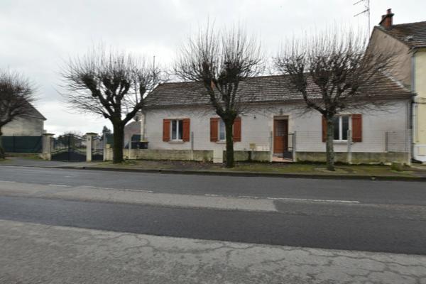 Immeuble à vendre NEVERS (58), immeuble deux appartements T3 et T4, plain-pied, hors copropriété, terrain 579 m²