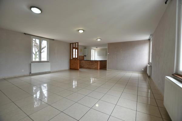 Immeuble à vendre NEVERS (58), immeuble deux appartements T3 et T4, plain-pied, hors copropriété, terrain 579 m²