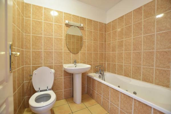 Immeuble à vendre NEVERS (58), immeuble deux appartements T3 et T4, plain-pied, hors copropriété, terrain 579 m²