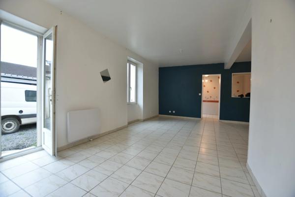 Immeuble à vendre NEVERS (58), immeuble deux appartements T3 et T4, plain-pied, hors copropriété, terrain 579 m²