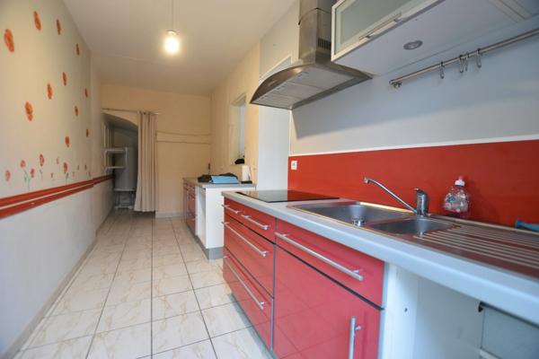 Immeuble à vendre NEVERS (58), immeuble deux appartements T3 et T4, plain-pied, hors copropriété, terrain 579 m²
