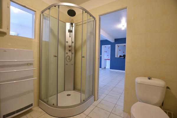 Immeuble à vendre NEVERS (58), immeuble deux appartements T3 et T4, plain-pied, hors copropriété, terrain 579 m²