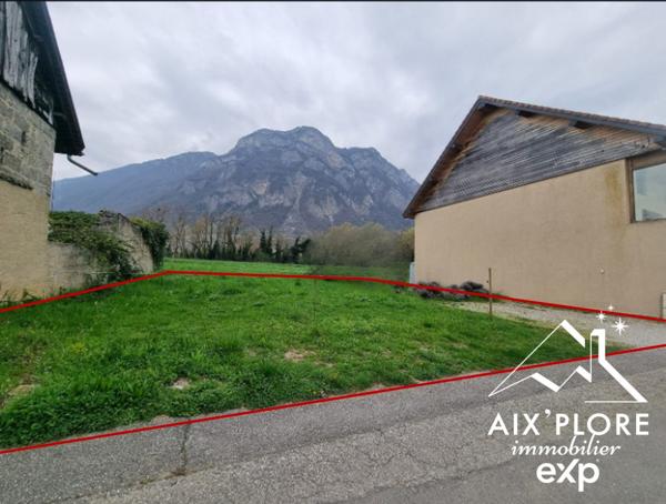 Terrain constructible à Porte-de-Savoie – un cadre paisible entre campagne et montagne