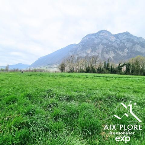 Terrain constructible à Porte-de-Savoie – un cadre paisible entre campagne et montagne