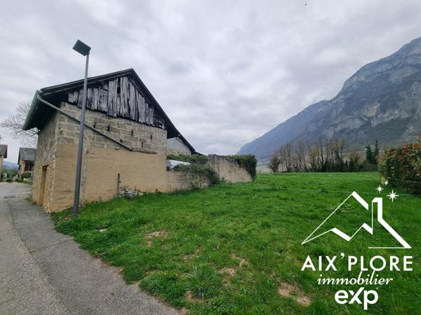Terrain constructible à Porte-de-Savoie – un cadre paisible entre campagne et montagne