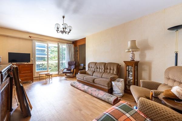 APPARTEMENT TROIS CHAMBRES GRANDE TERRASSE !