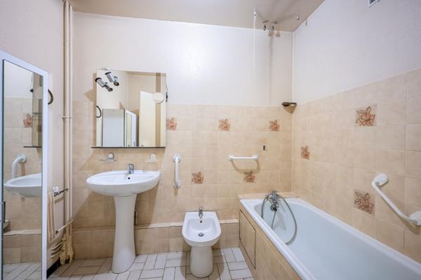 APPARTEMENT TROIS CHAMBRES GRANDE TERRASSE !