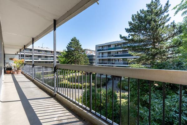 APPARTEMENT TROIS CHAMBRES GRANDE TERRASSE !