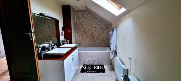 Maison ancienne rénovée de 147m2, 178m2 de terrain