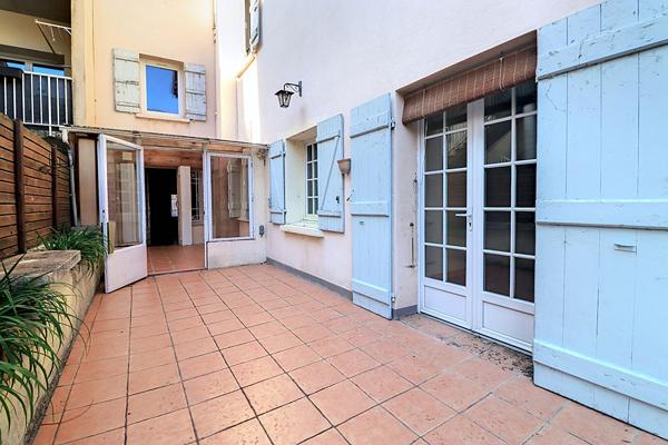 Opportunité ! Appartement spacieux - 107 m² avec terrasse ! Pont-de-Veyle centre.