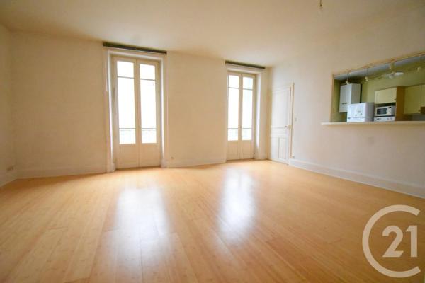 Appartement F3 à vendre  3 pièces - 104,36 m 2   VICHY  - 03