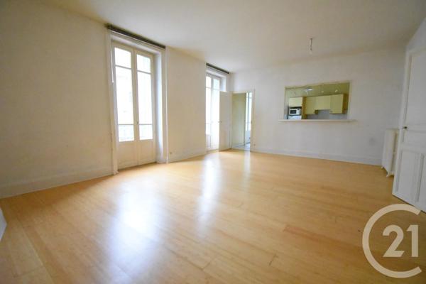 Appartement F3 à vendre  3 pièces - 104,36 m 2   VICHY  - 03