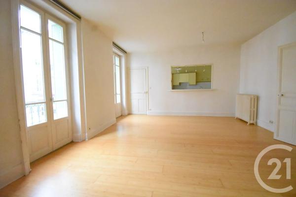 Appartement F3 à vendre  3 pièces - 104,36 m 2   VICHY  - 03