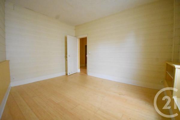 Appartement F3 à vendre  3 pièces - 104,36 m 2   VICHY  - 03
