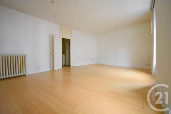 Appartement F3 à vendre  3 pièces - 104,36 m 2   VICHY  - 03