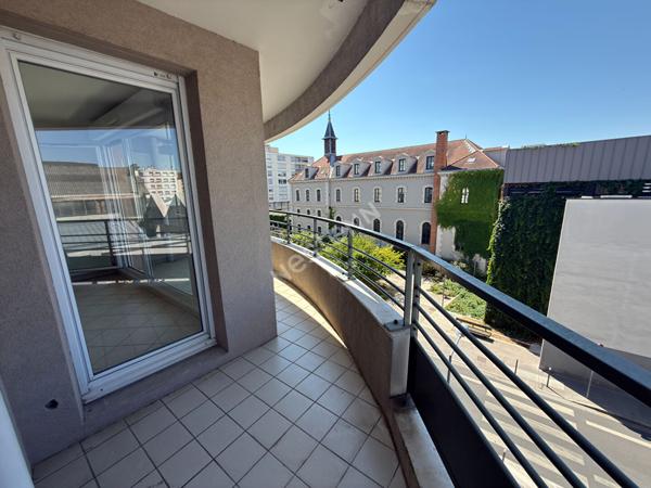 Appartement Villeurbanne REPUBLIQUE / T2 - Balcon à vivre - Garage en SUS