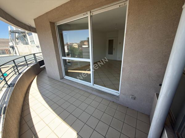 Appartement Villeurbanne REPUBLIQUE / T2 - Balcon à vivre - Garage en SUS