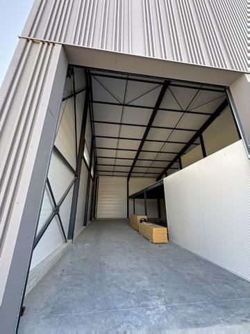 Local commercial  de 170m2 avec espace bureau, stockage, mezzanine sur Raucoules