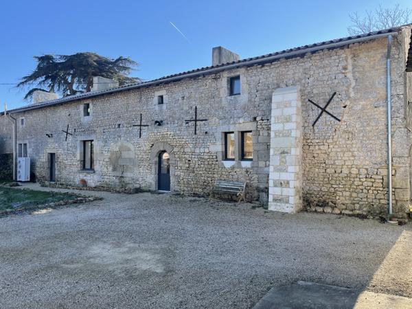 Buxerolles (86180) POITIERS Breuil Mingot BELLE LONGERE ensoleillée de 270 m2 sur Parcelle arborée de 1.850 m2 !