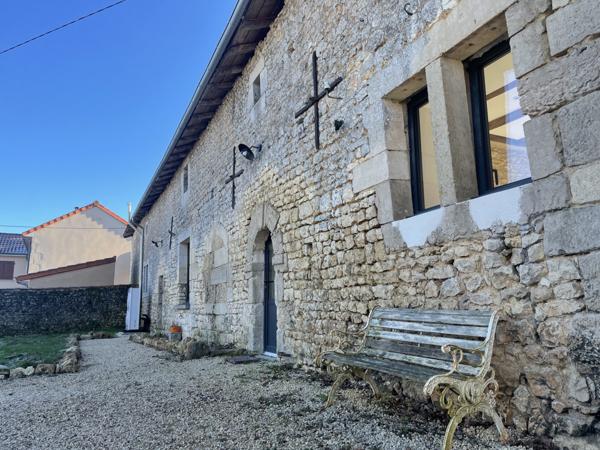 Buxerolles (86180) POITIERS Breuil Mingot BELLE LONGERE ensoleillée de 270 m2 sur Parcelle arborée de 1.850 m2 !