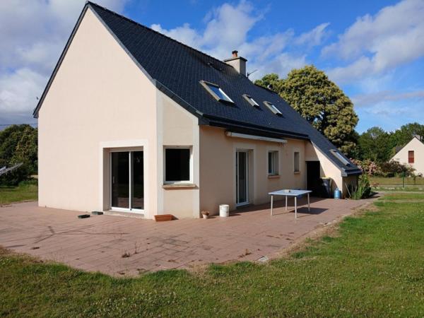 St Thual: A 7 mn axe Rennes/St  Malo maison de 1998 avec 4 ch , grand terrain et dépendances. Rien a faire