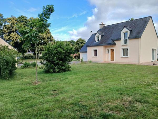 St Thual: A 7 mn axe Rennes/St  Malo maison de 1998 avec 4 ch , grand terrain et dépendances. Rien a faire