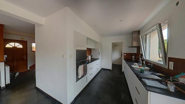 St Thual: A 7 mn axe Rennes/St  Malo maison de 1998 avec 4 ch , grand terrain et dépendances. Rien a faire