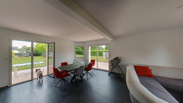 St Thual: A 7 mn axe Rennes/St  Malo maison de 1998 avec 4 ch , grand terrain et dépendances. Rien a faire