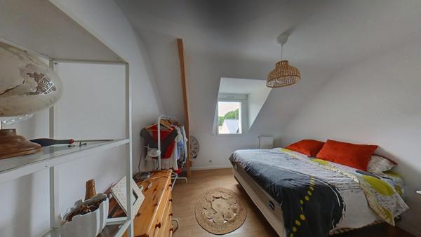 St Thual: A 7 mn axe Rennes/St  Malo maison de 1998 avec 4 ch , grand terrain et dépendances. Rien a faire