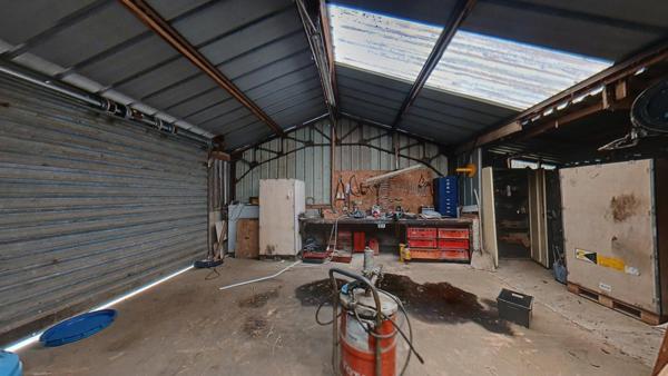 St Thual: A 7 mn axe Rennes/St  Malo maison de 1998 avec 4 ch , grand terrain et dépendances. Rien a faire