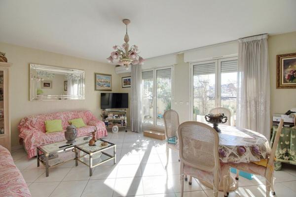 Appartement à vendre    4 pièces • 110 m2 Marseille 6