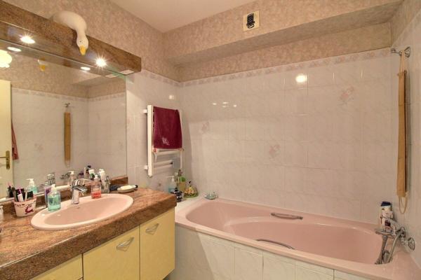 Appartement à vendre    4 pièces • 110 m2 Marseille 6