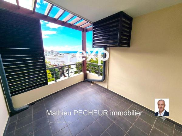 Saint-Denis / Bellepierre / à 2 pas du C.H.U. / Appartement T2 de 61 m2 utiles incluant 50 m2 habitables (environ) et une Varangue de 11 m2 avec vue dégagée + 1 Parking